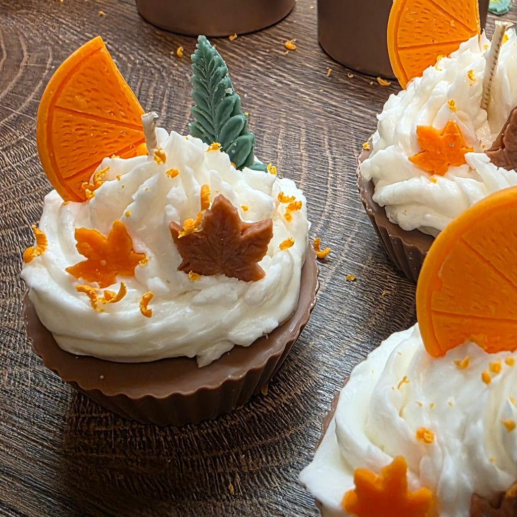 Kleines Herbstfeuer Cupcakekerze – Wärme und Geborgenheit für dein Zuhause